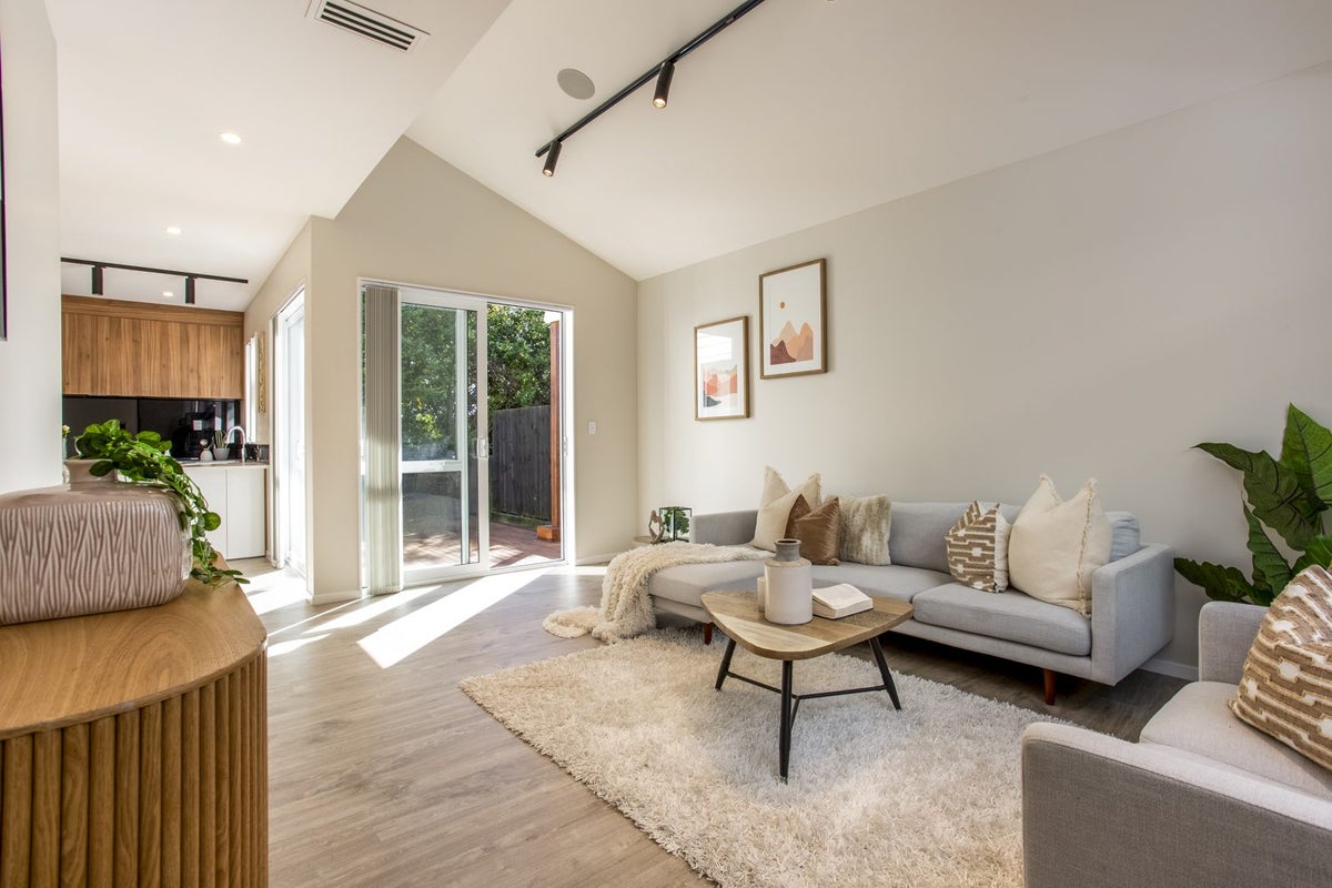91B Hillsborough Road, Hillsborough, Auckland - Carousel 1