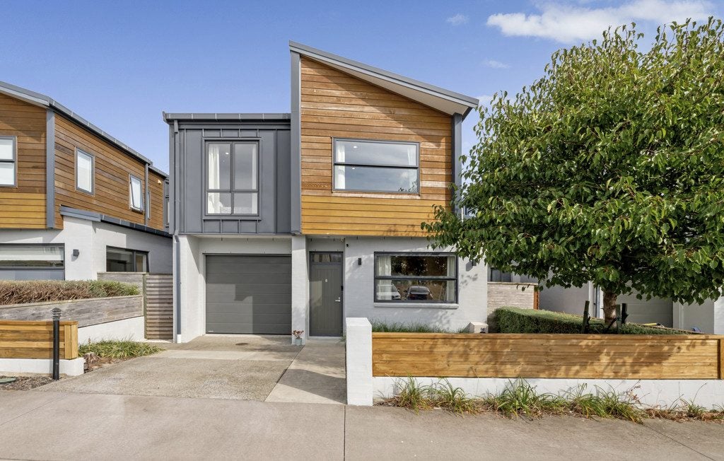 8 Whakaora Lane, Flat Bush, Auckland - Carousel 1