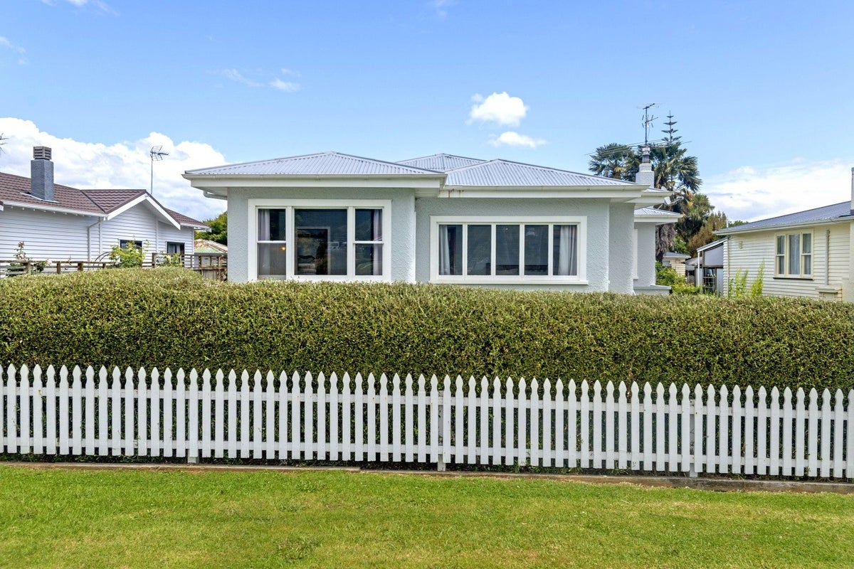 18 Oak Street, Mangapapa, Gisborne - Carousel 1