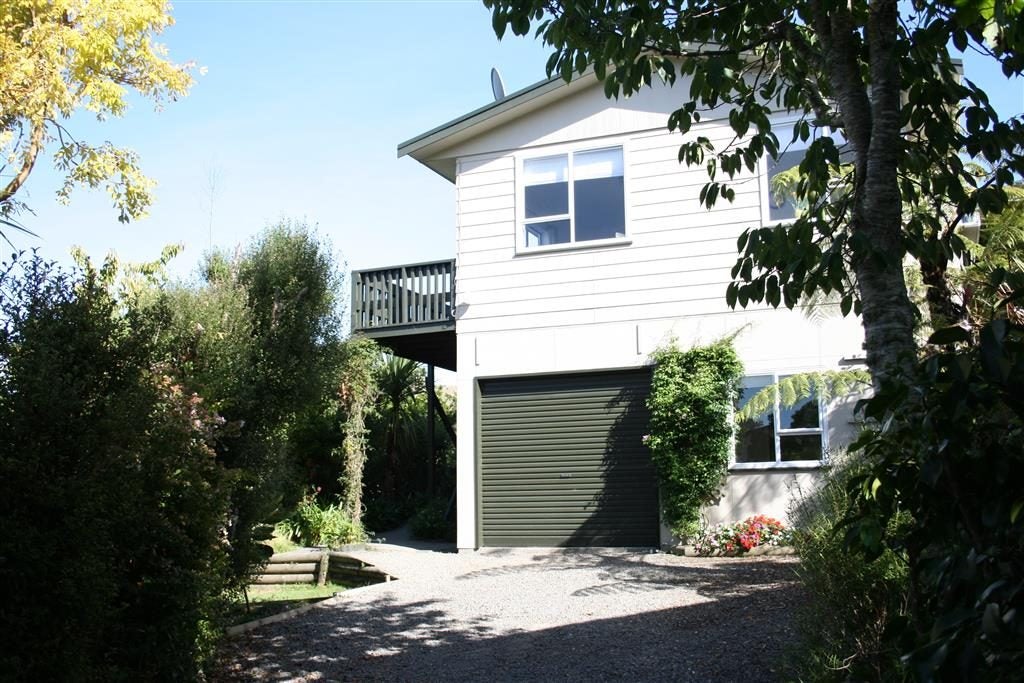 1 Sasanqua Way, Crofton Downs, Wellington - Carousel 2