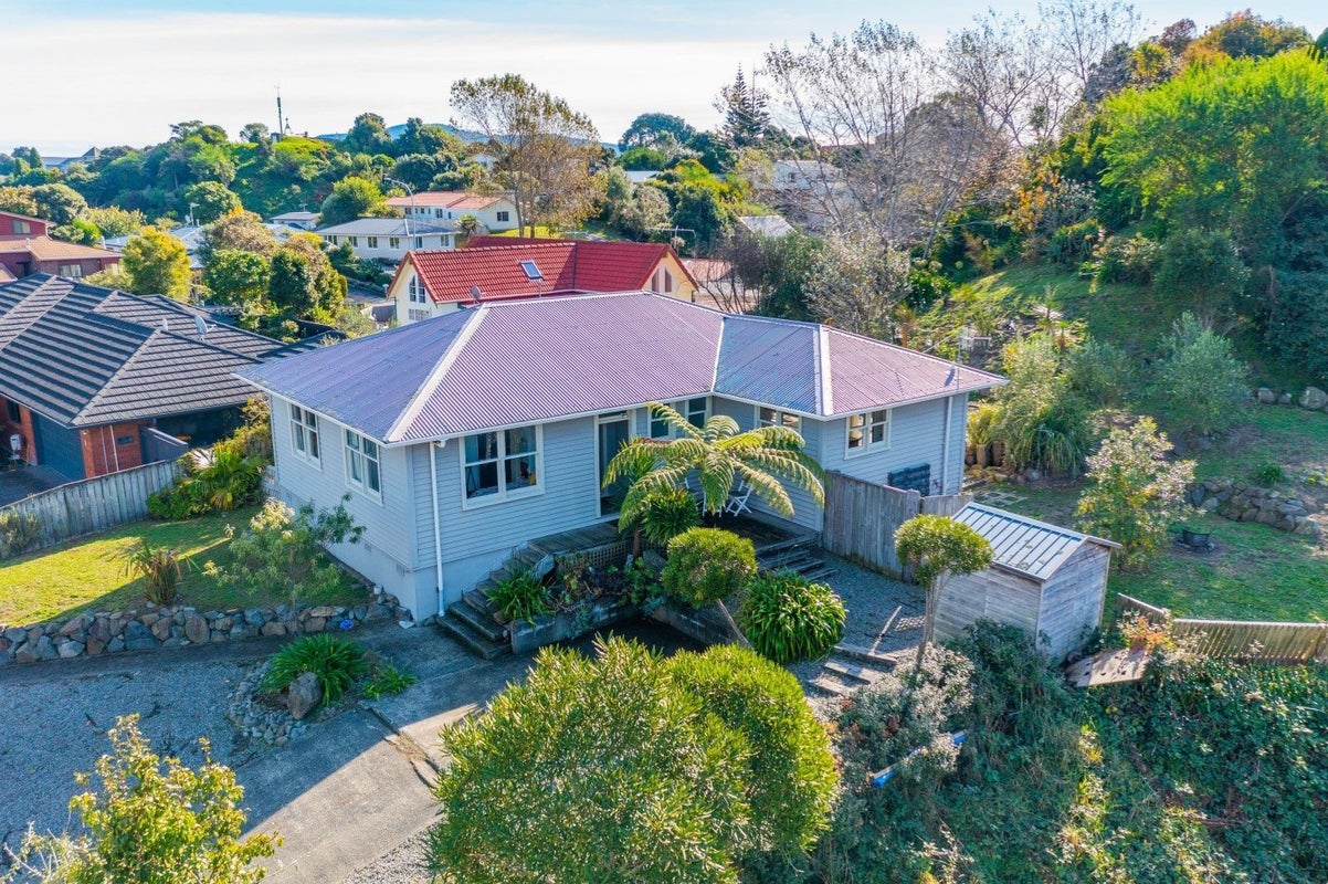 3 Gates Road, Waikanae Beach, Waikanae - Carousel 1