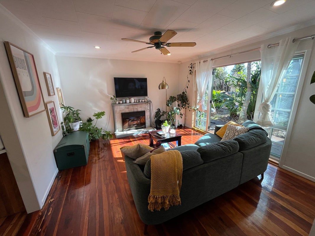 10 Northfield Road, Waitakere, Auckland - Carousel 1