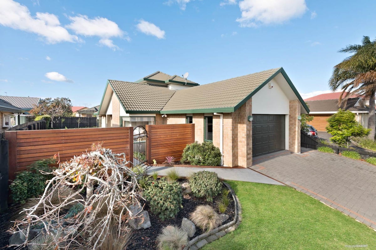1/5 Arrathorne Place, Northpark, Auckland - Carousel 2