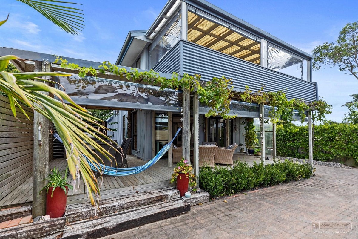 988 Papamoa Beach Road, Papamoa Beach, Papamoa - Carousel 2