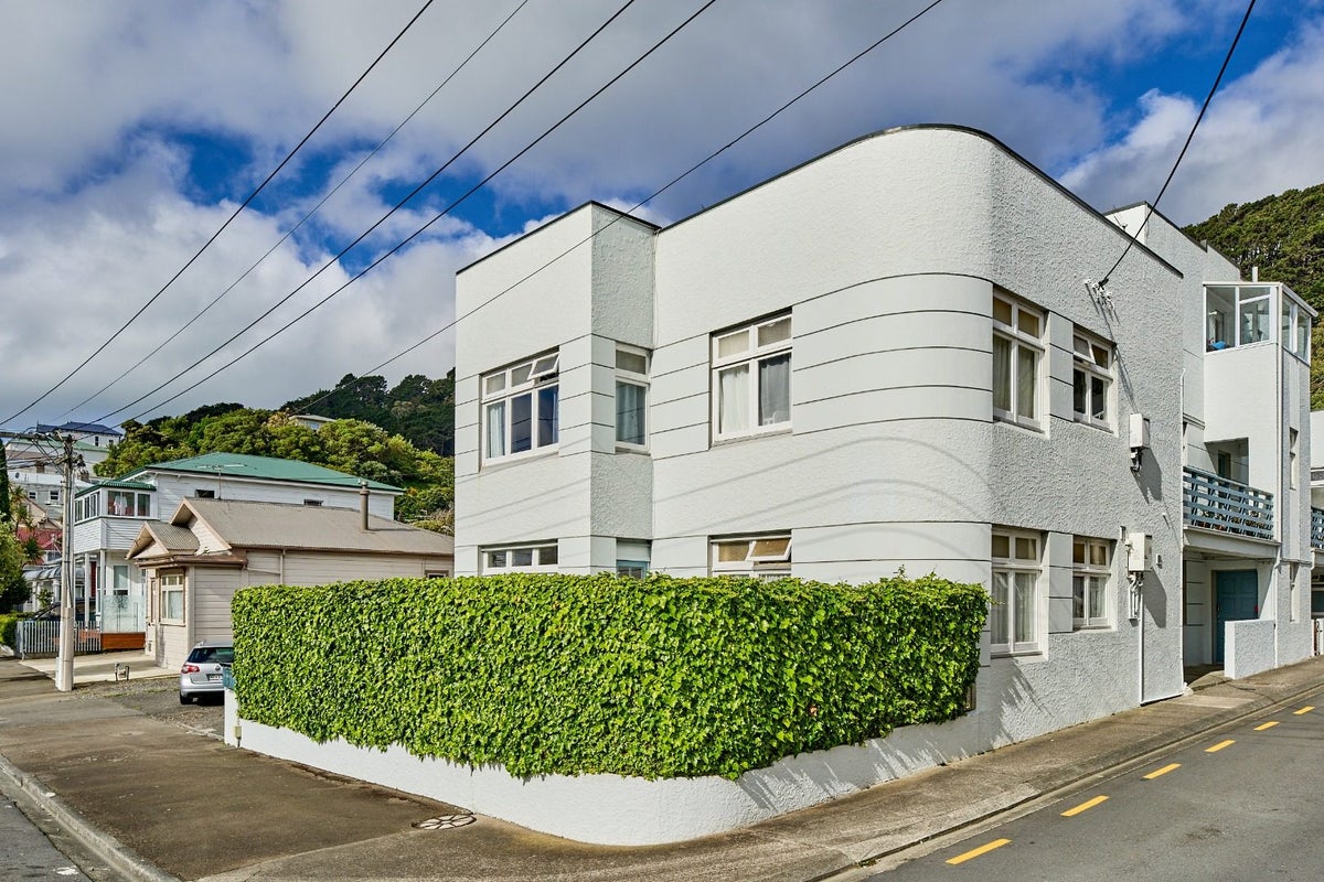 3/1 Rixon Grove, Mount Victoria, Wellington - Carousel 1