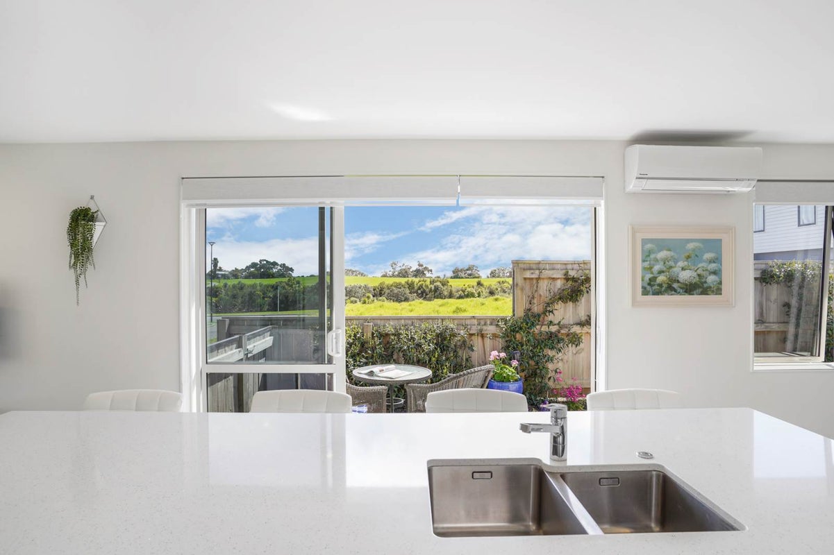 13 Valkyrie Lane, Beachlands, Auckland - Carousel 2
