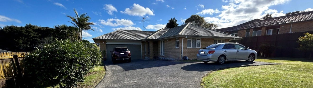 4 Piper Place, Goodwood Heights, Auckland - Carousel 1
