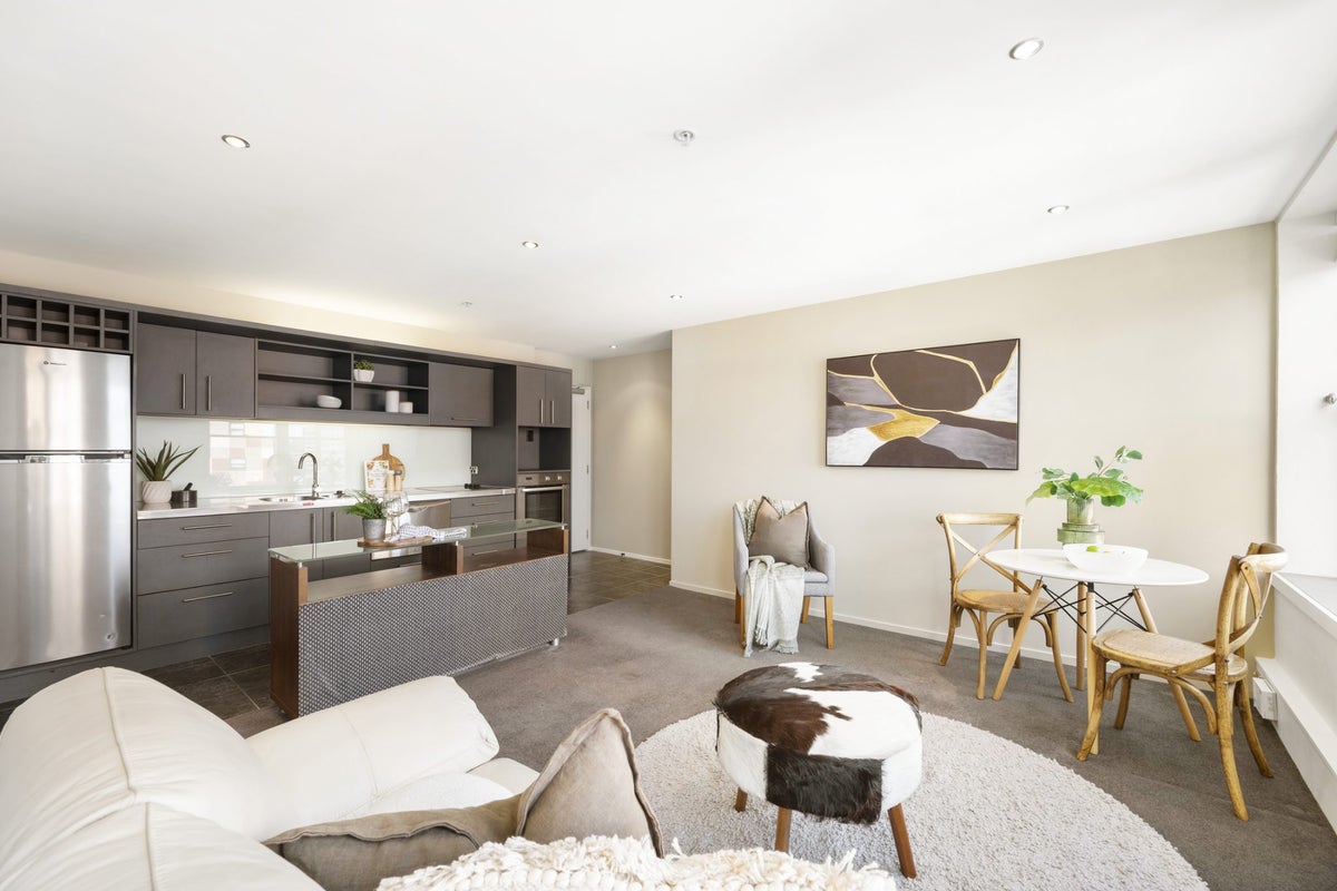 8B/123 Molesworth ST, THORNDON, WELLINGTON - Carousel 1