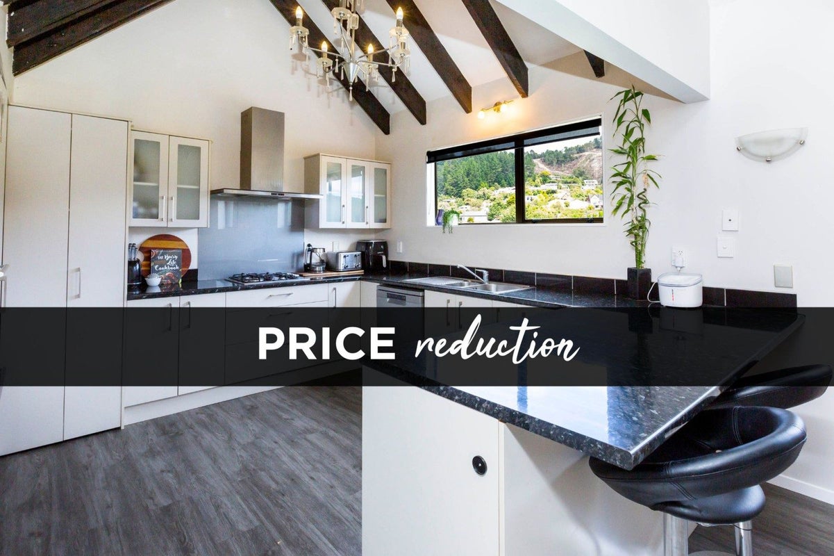 21 Tapestry Grove, Silverstream, Upper Hutt - Carousel 1