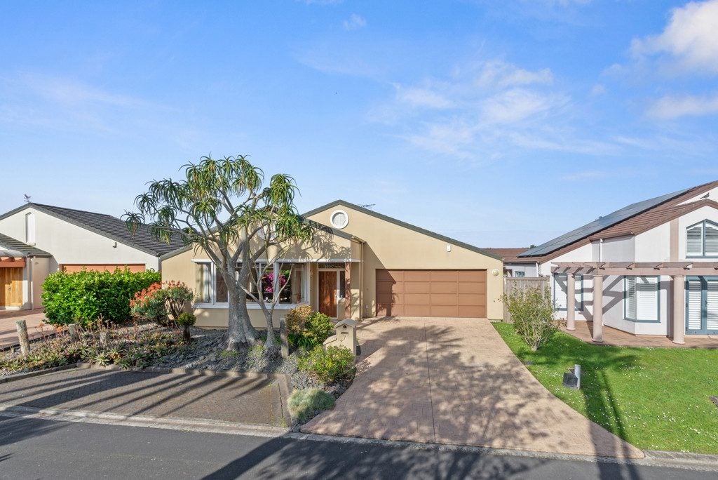 7 Huntaway Lane, Te Atatu Peninsula, Auckland - Carousel 1