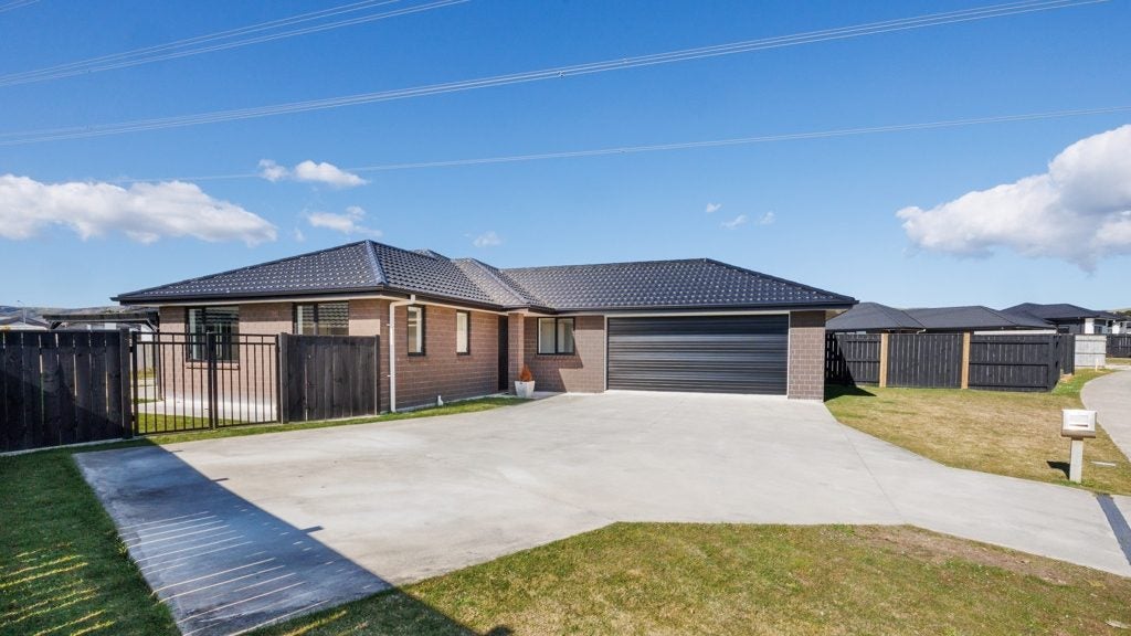 26 Sardinia Grove, Fitzherbert, Palmerston North - Carousel 1