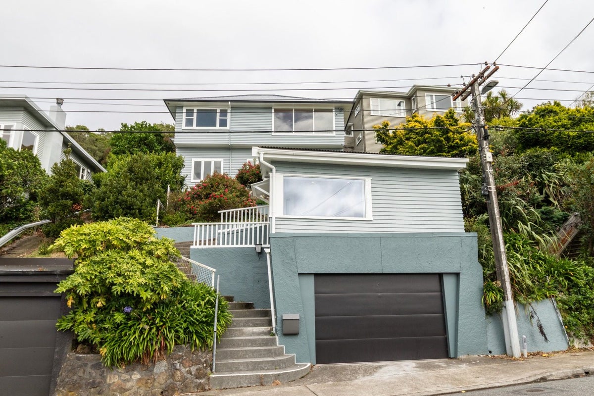 71 Seatoun Heights Road, Seatoun, Wellington - Carousel 1