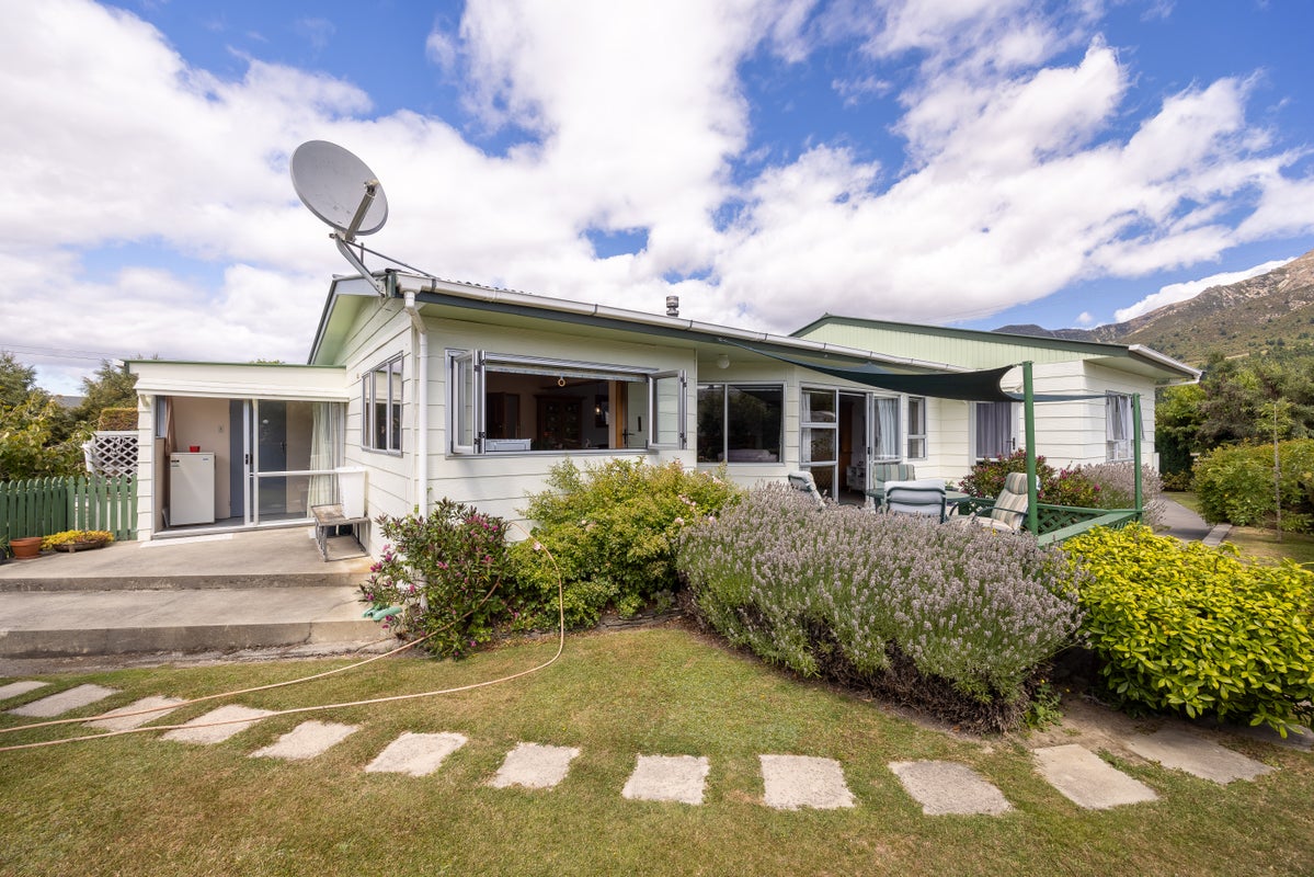 42 Bodkin Street, Wanaka - Carousel 1