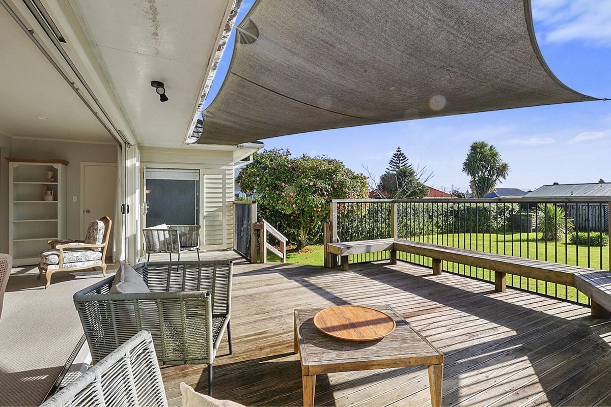 12 List Street, Welbourn, New Plymouth - Carousel 2