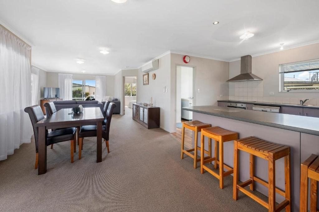 8 Holden Avenue, Holdens Bay, Rotorua - Carousel 2