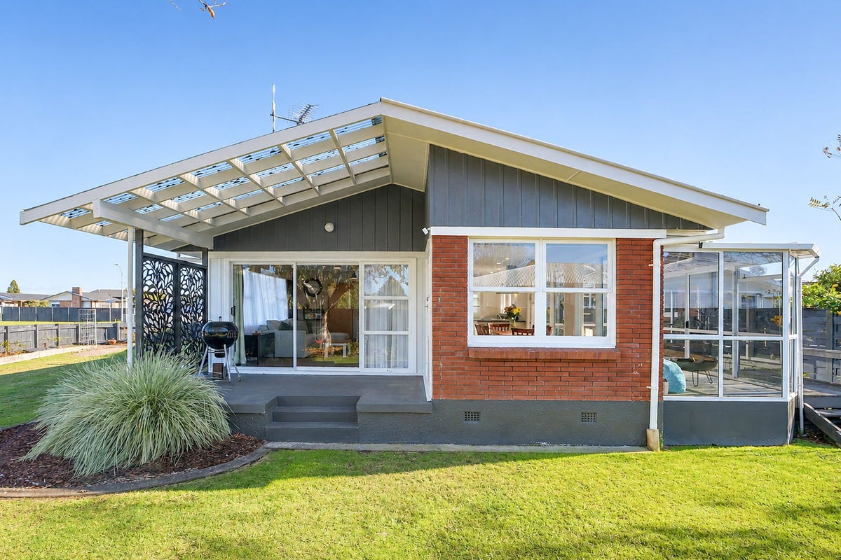 1 Thorpe Street, Fairview Downs, Hamilton - Carousel 2