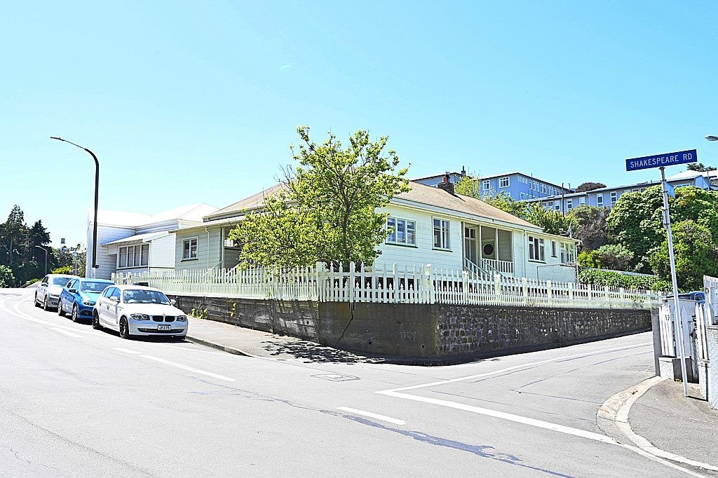61 Shakespeare Road, Bluff Hill, Napier - Carousel 1
