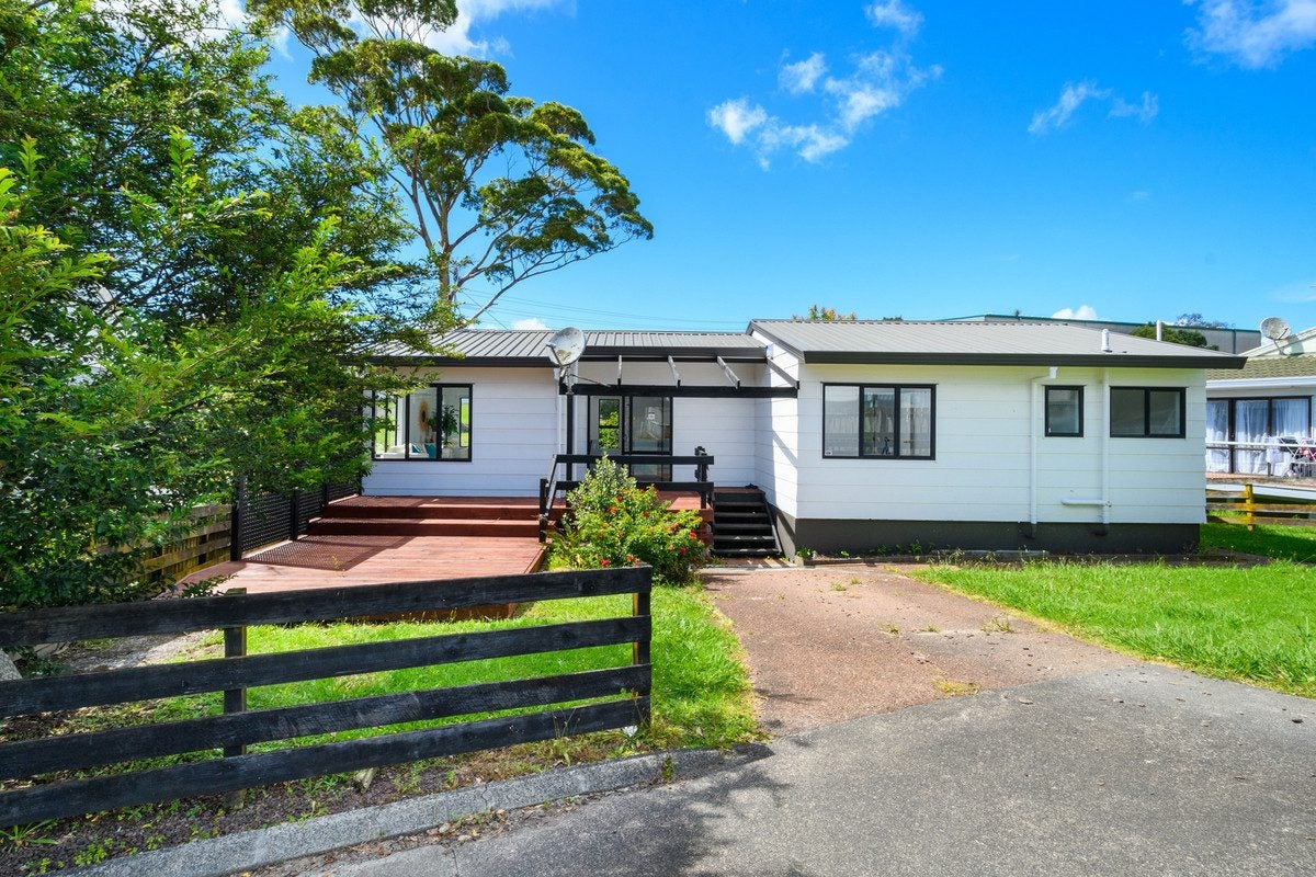 39 Meadowvale Rise, Titirangi, Auckland - Carousel 16