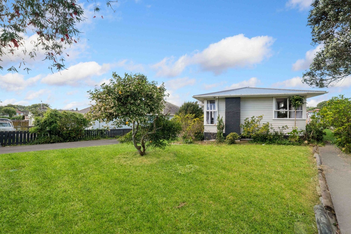26 Sandbrook Avenue, Otara, Auckland - Carousel 2