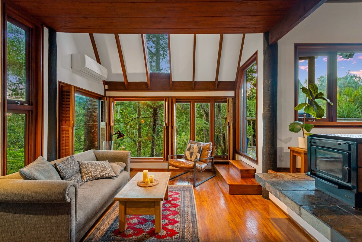 10/8 Valley View Road, Titirangi, Auckland - Carousel 2