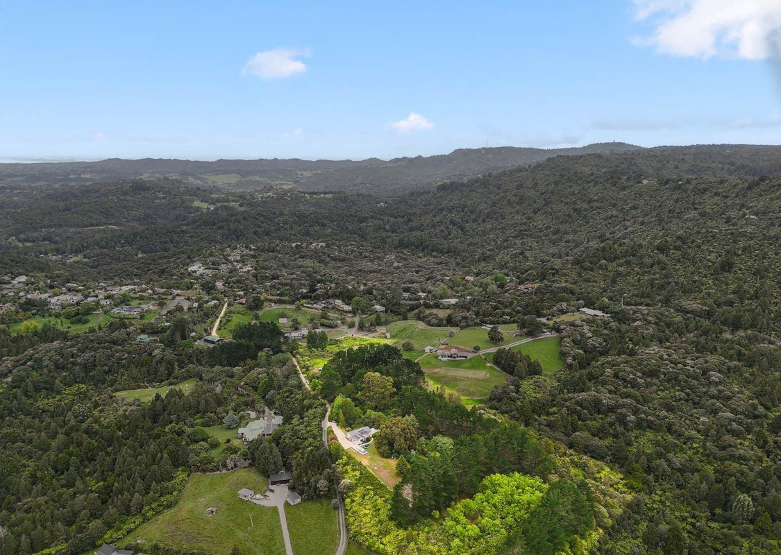 1041A Scenic Drive North, Swanson, Auckland - Carousel 1