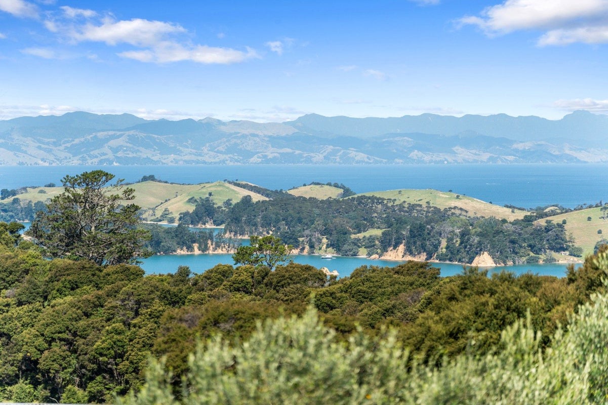 99 Cowes Bay Road, Waiheke Island - Carousel 2