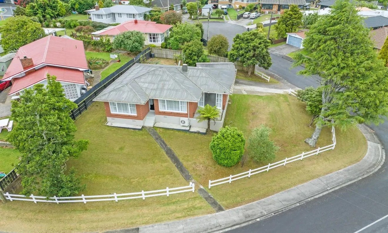 8 Sterling Avenue, Manurewa East, Auckland - Carousel 1