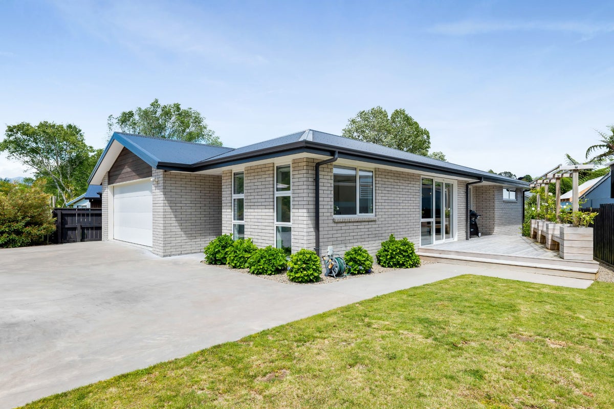 22 Heaphy Street, Westown, New Plymouth - Carousel 1