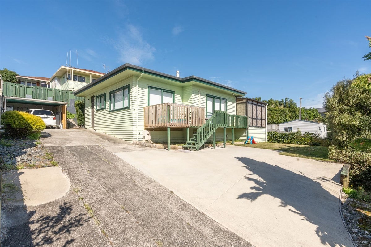 35 Livingstone Avenue, Nawton, Hamilton - Carousel 1