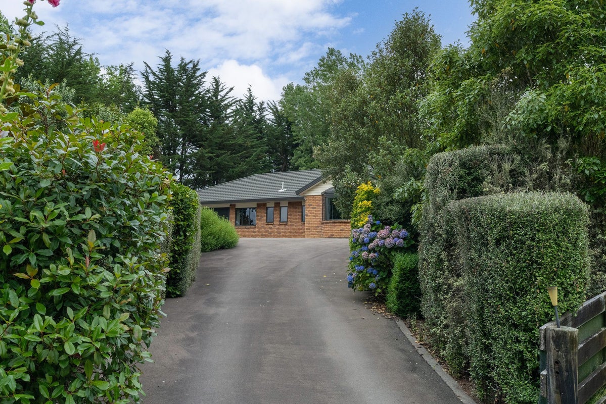 21 Emma Drive, Manakau, Levin - Carousel 1