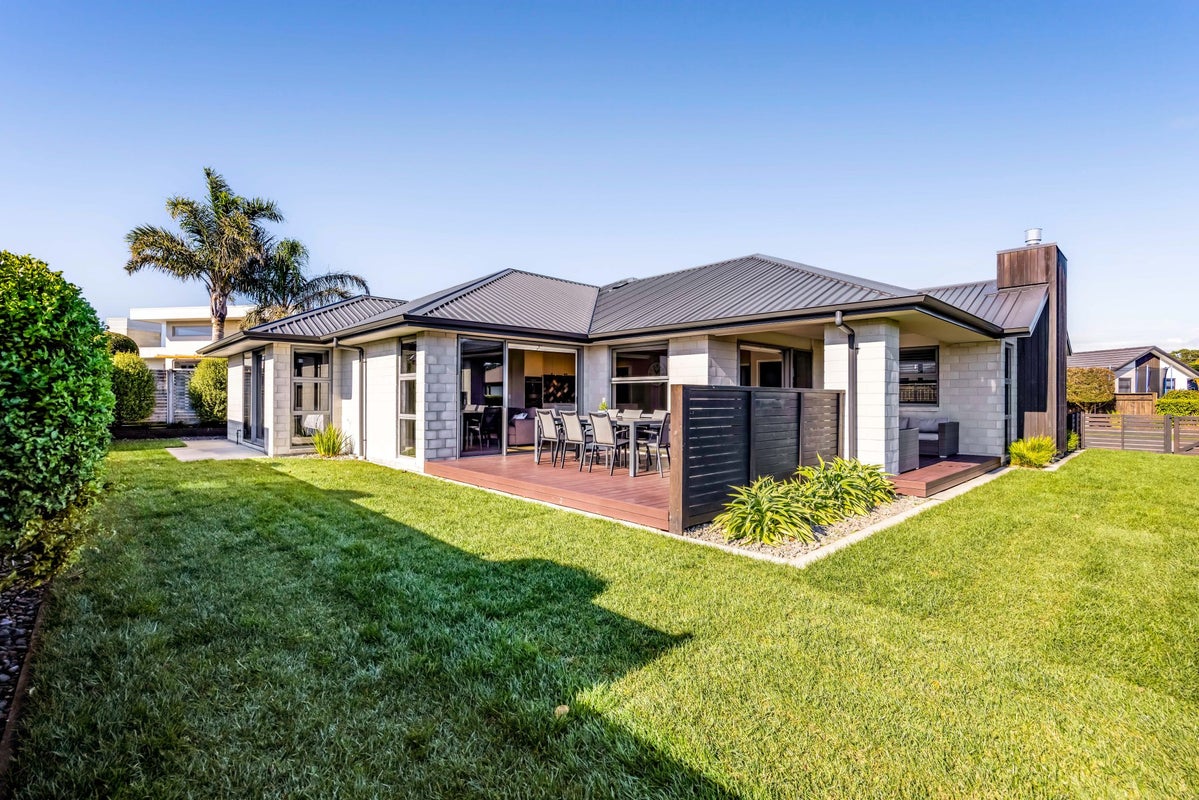52 Links Drive, Waiwhakaiho, New Plymouth - Carousel 1
