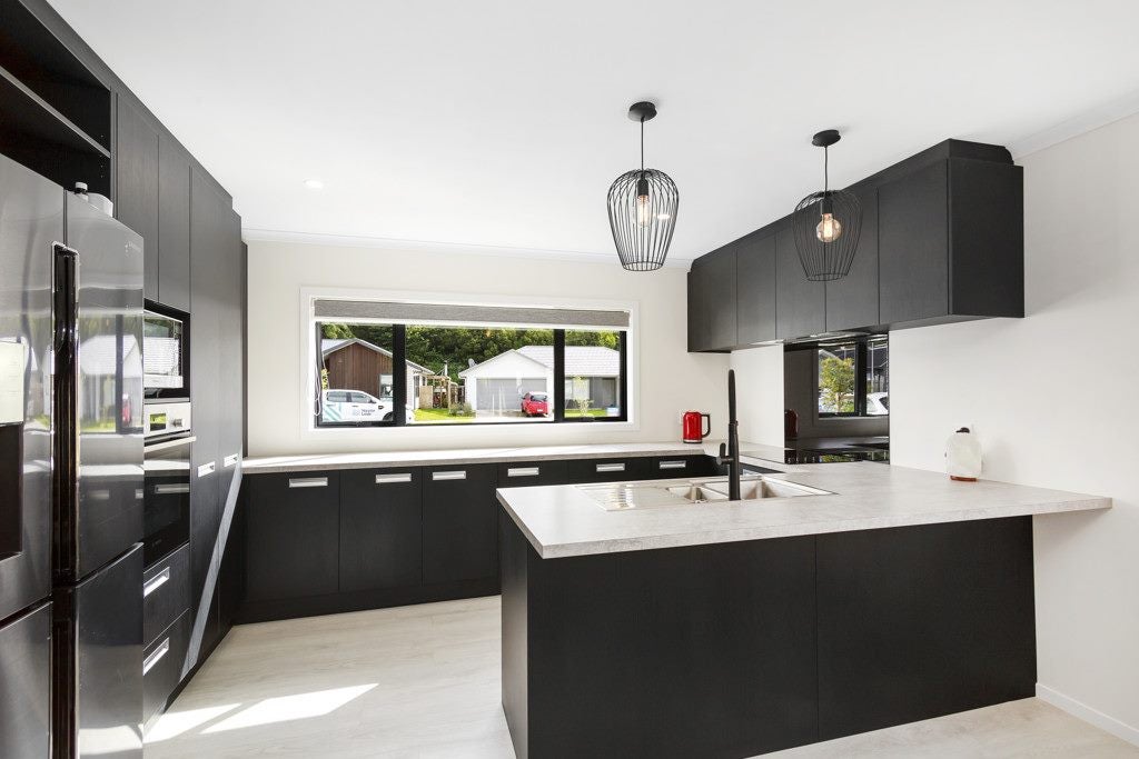 10 Te Awa Rere Grove, Stokes Valley, Lower Hutt - Carousel 2