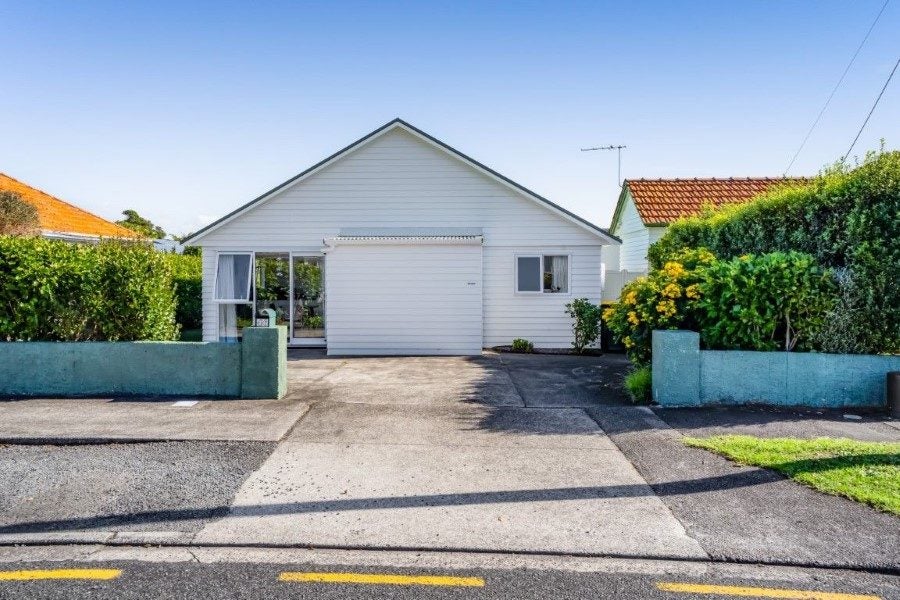 46 Lismore Street, Merrilands, New Plymouth - Carousel 1