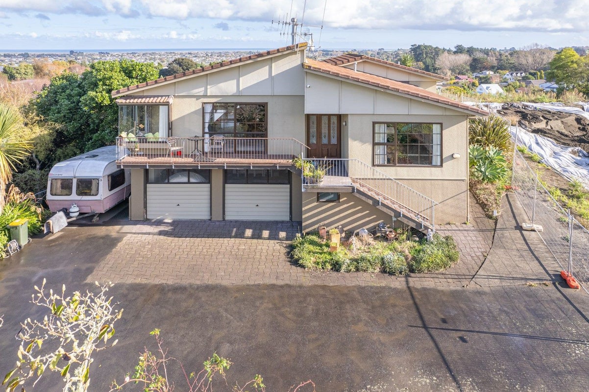 83 Parkes Avenue, Saint Johns Hill, Whanganui - Carousel 1