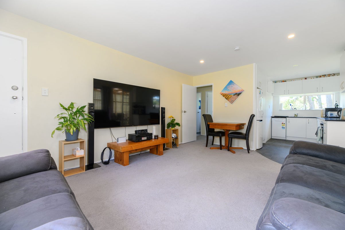 5/15 Valron Road, Te Atatu South, Auckland - Carousel 1