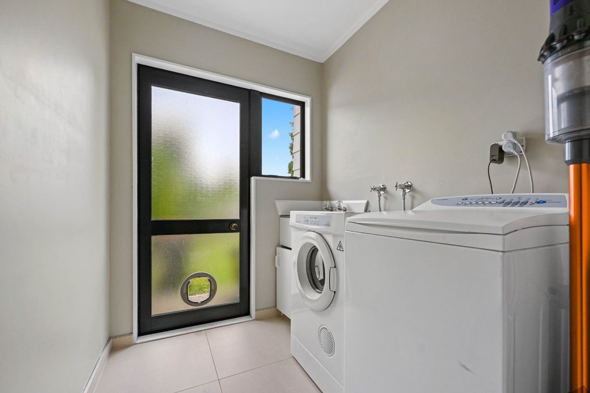 81A Silverdale Road, Silverdale, Hamilton - Carousel 18