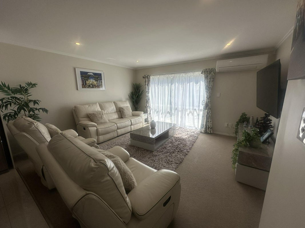 5 Ashington Road, Silverstream, Upper Hutt - Carousel 2