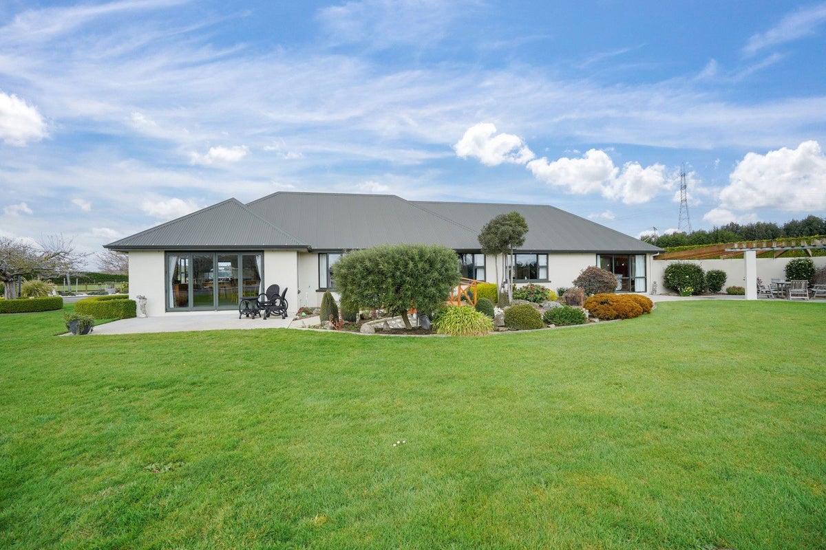 23 Langshaw Road, Mill Road - Carousel 1