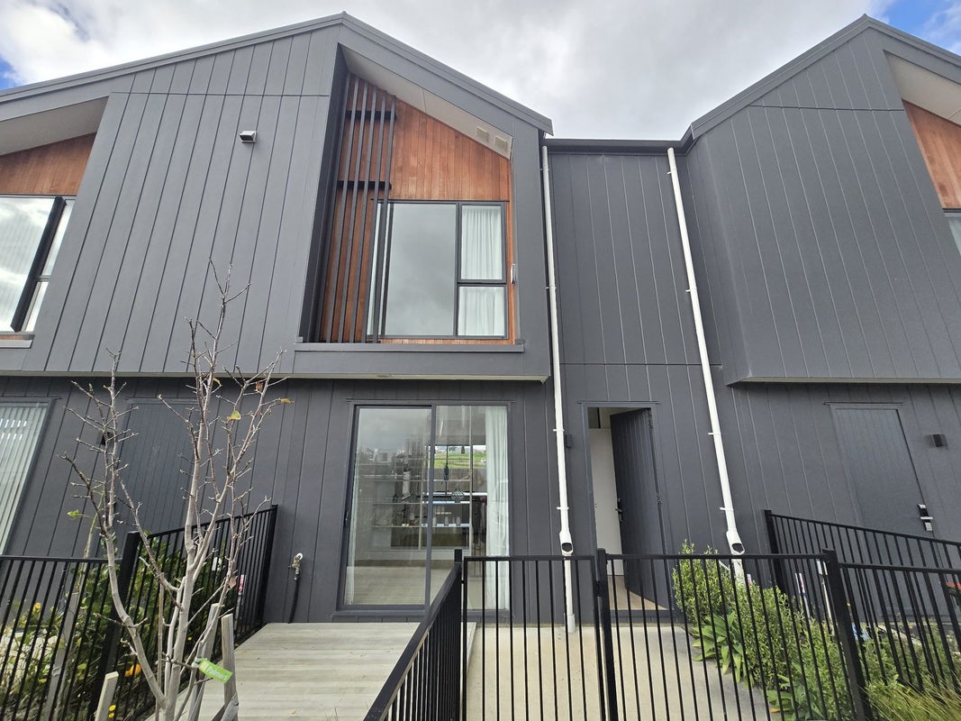 12 Jashi Lane, Westgate, Auckland - Carousel 1