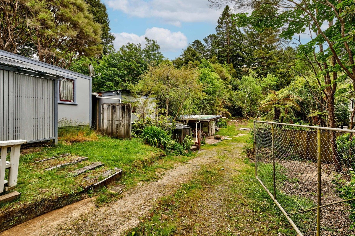 12 Avian Road, Blue Mountains, Upper Hutt - Carousel 1