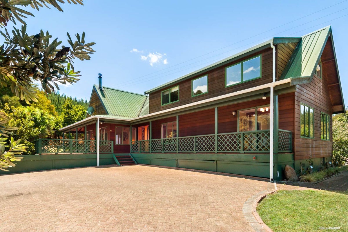 924 Paparimu Road, Papakura - Carousel 1