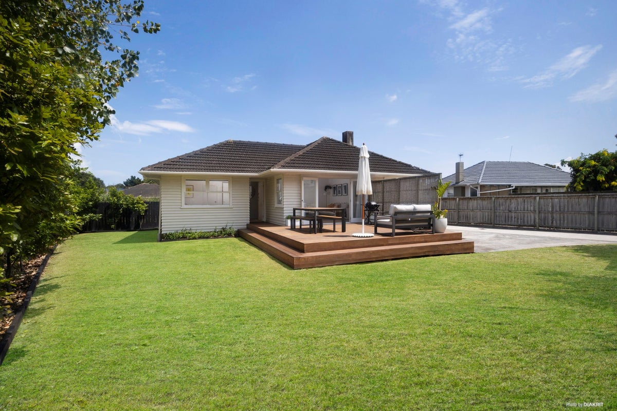 73 Raglan Street, Mangere East, Auckland - Carousel 1
