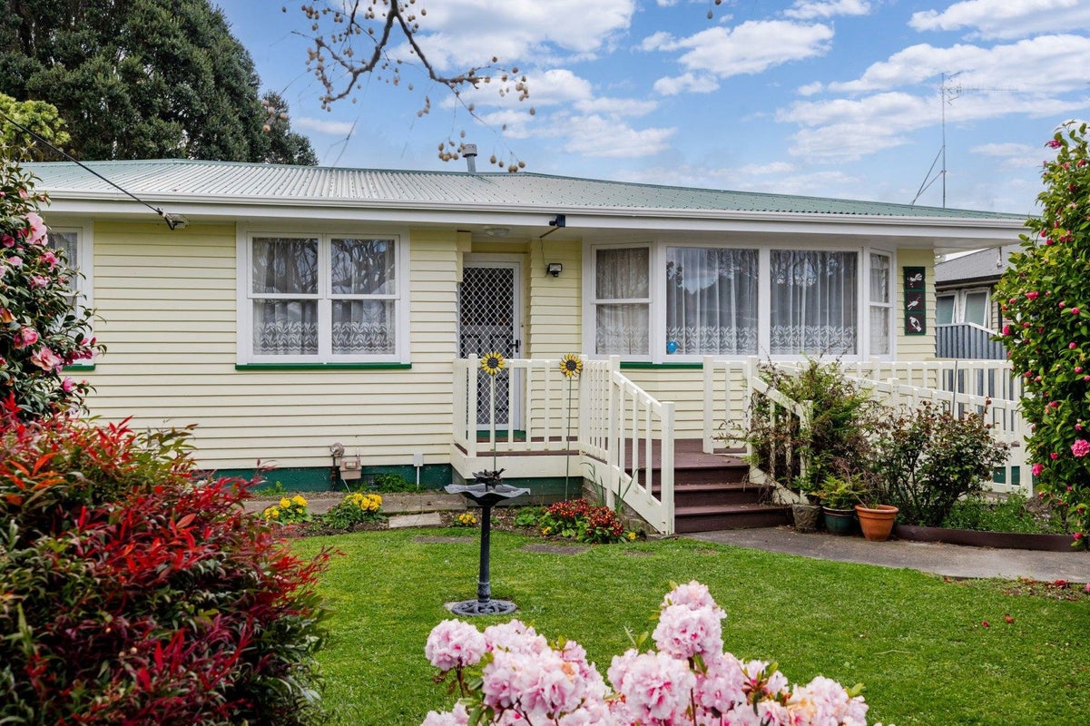 38 Peters Avenue, Cloverlea, Palmerston North - Carousel 2