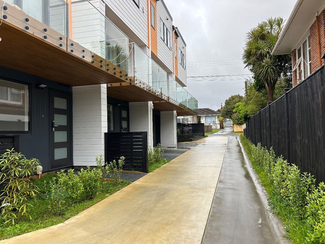 3/30 Woodford Avenue, Henderson, Auckland - Carousel 13