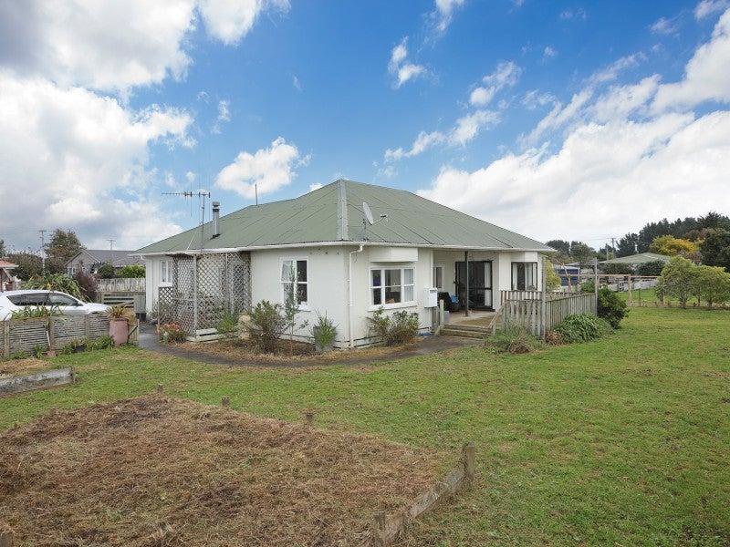 22B Flower Street, Bulls - Carousel 1