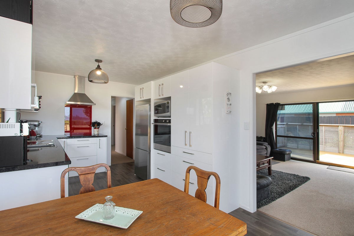 1/470 Te Atatu Road, Te Atatu Peninsula, Auckland - Carousel 2