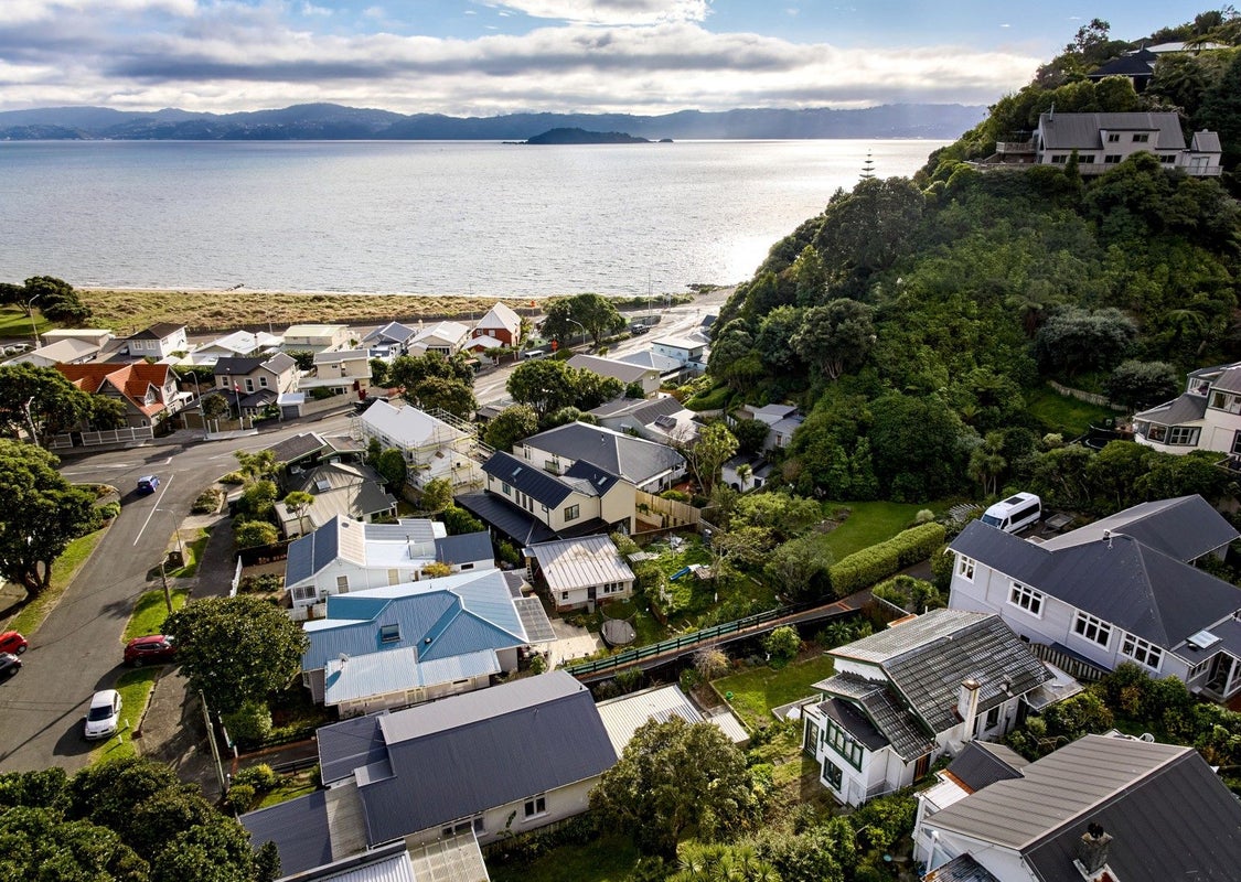 9 Totara Street, Eastbourne, Lower Hutt - Carousel 25
