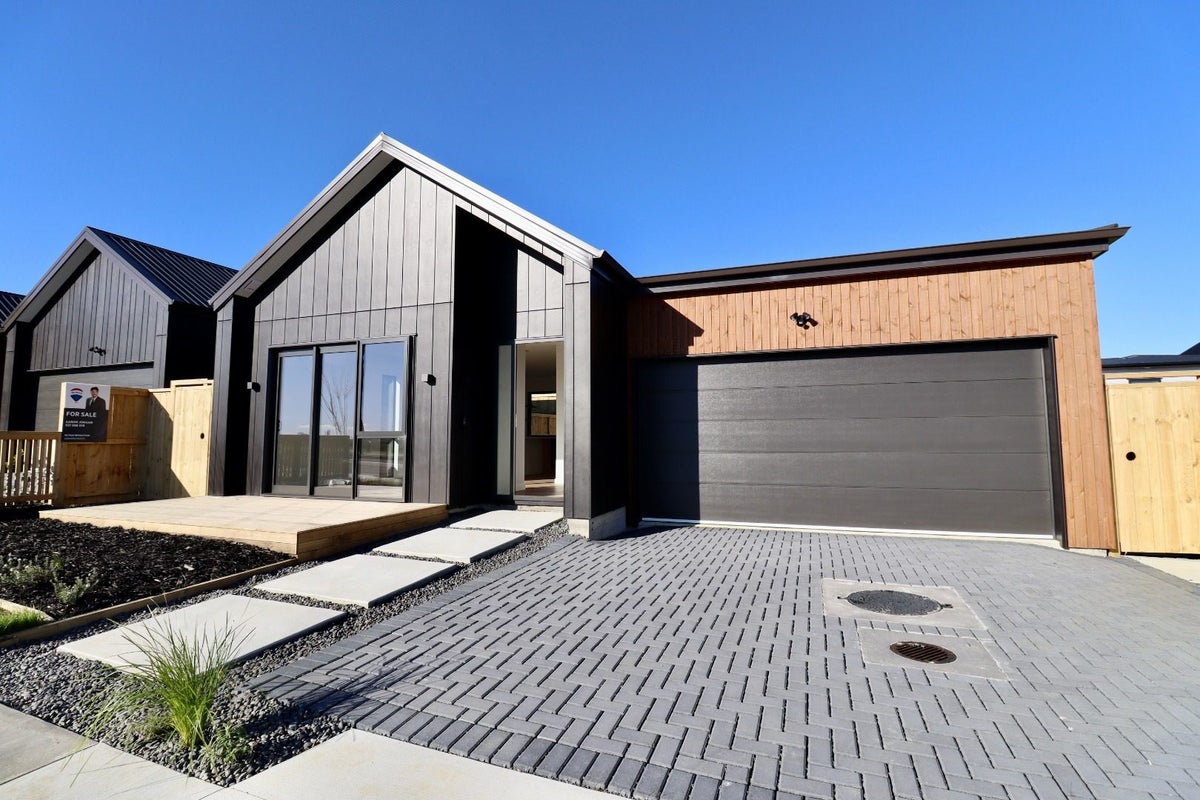 13 Wagyu Lane, Karaka, Papakura - Carousel 1