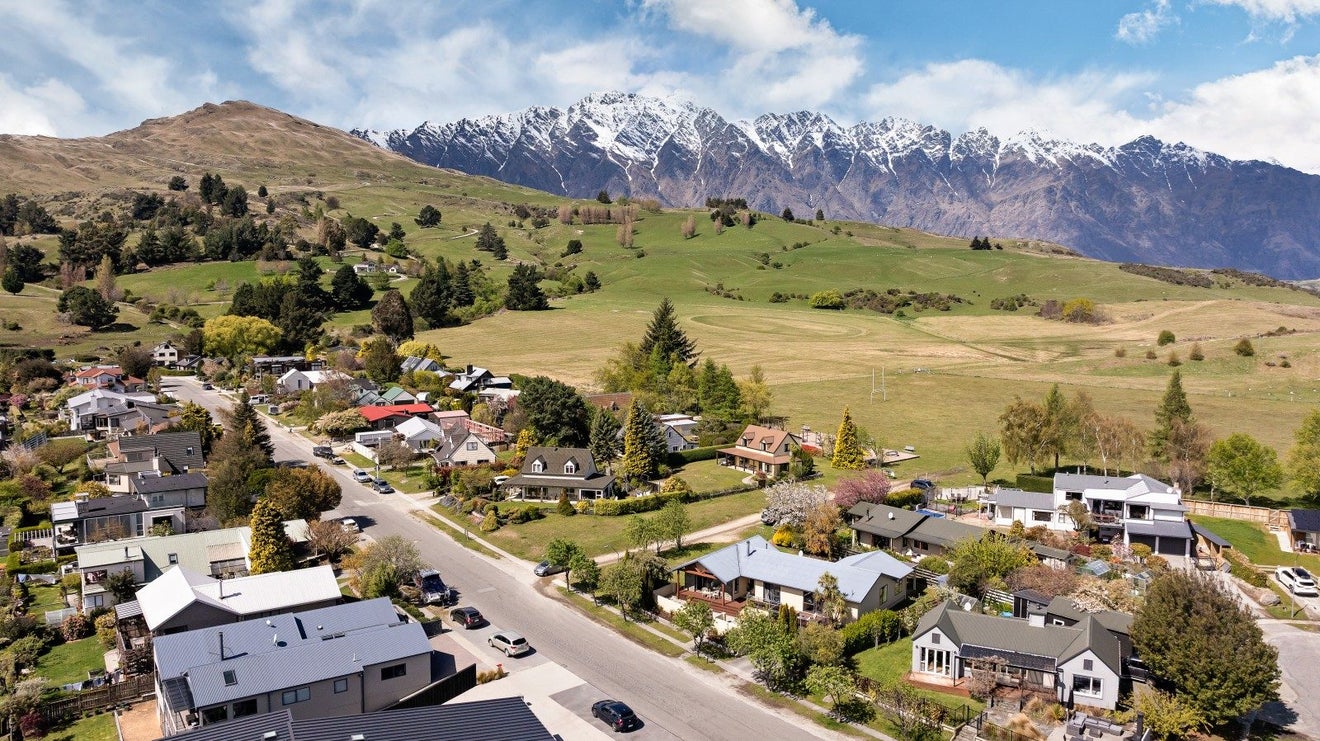 35 Oregon Drive, Kelvin Heights, Queenstown - Carousel 17