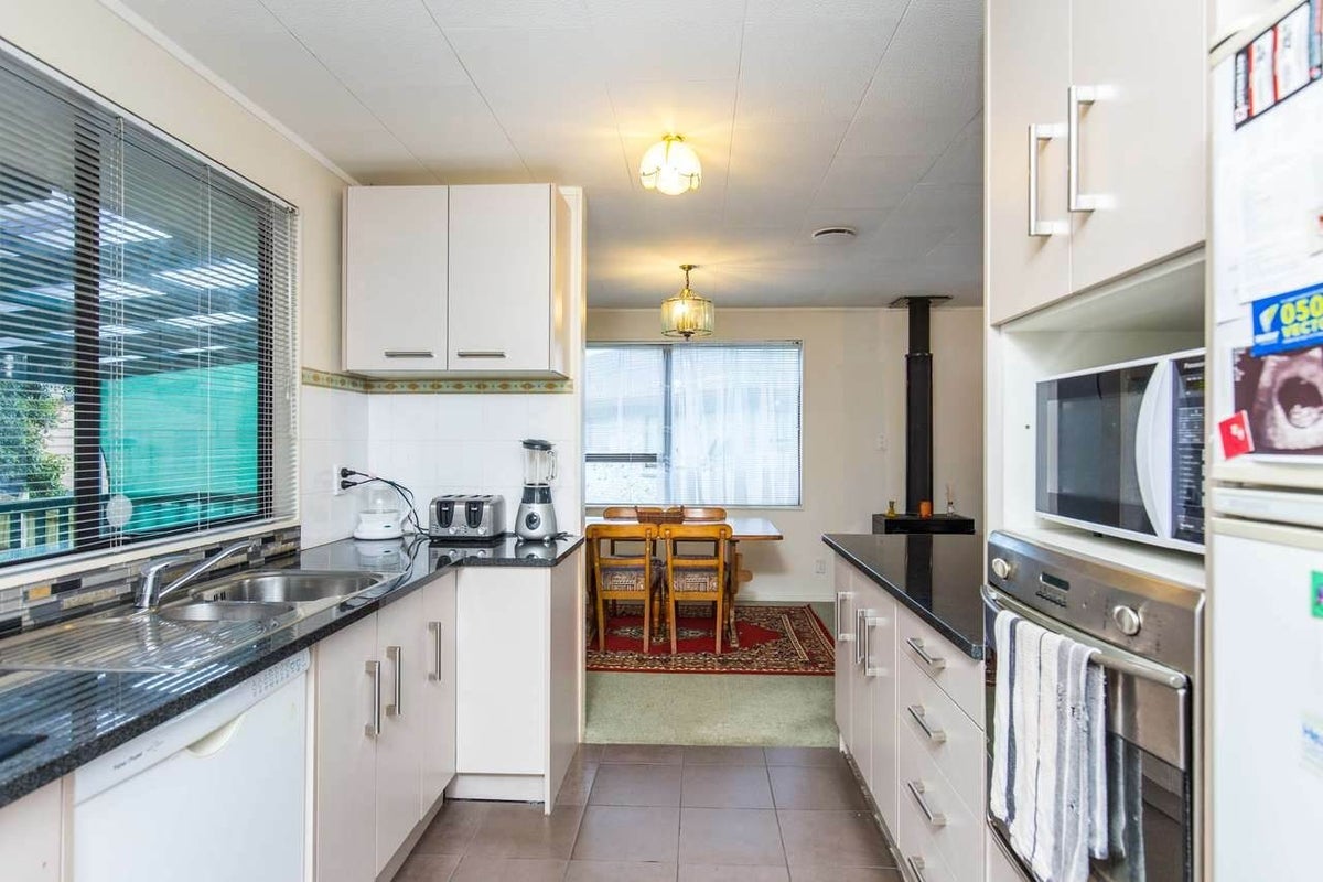 4 Flamingo Court, Goodwood Heights, Auckland - Carousel 2